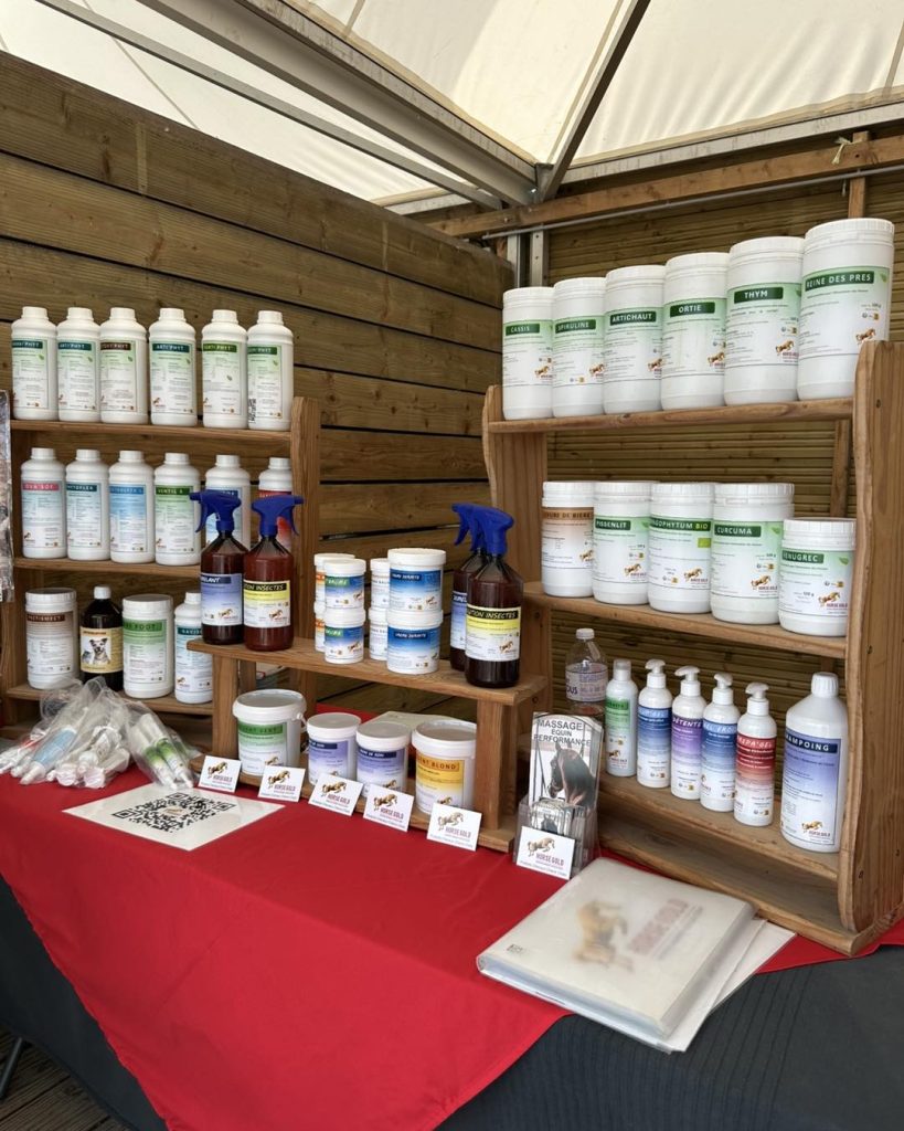 Stand Horse Gold en concours équestre — produits de bien-être pour chevaux